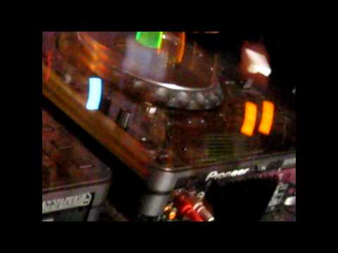 James Aville con Trefonik en vivo en el Cha Cha