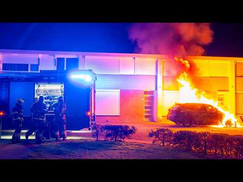 Osse Brandweer komt met spoed ter plaatse bij een autobrand aan de Wagenaarstraat in Oss