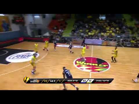 Q1 Double drible or fumble