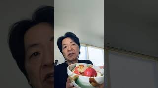 【60代の健康習慣】病気知らずの僕が毎朝やっていること。重曹クエン酸水と「庭のハーブ」で作るデトックス・ショット、季節の果物とコーヒー