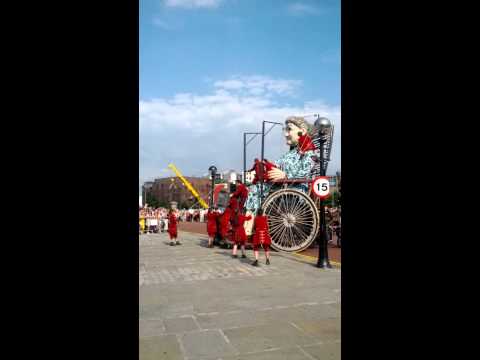 Giant Spectacular - Grandmother waking