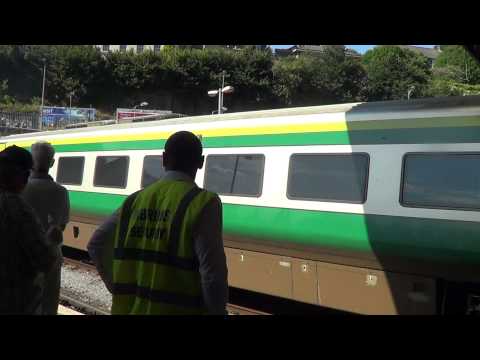 Irish Rail 201 loco 219 + mk4 set 4008 arrives at Cork