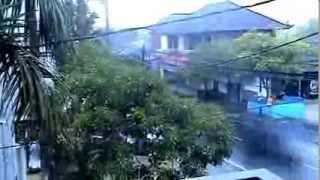 preview picture of video 'Rain in Kerobokan, Banjar Semer'