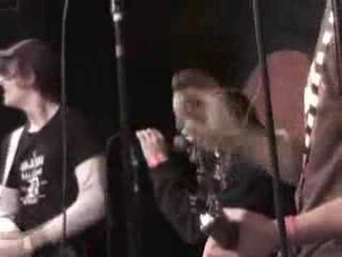 download lagu mp3 mp4 Autumn Bash, download lagu Autumn Bash gratis, unduh video klip Autumn Bash
