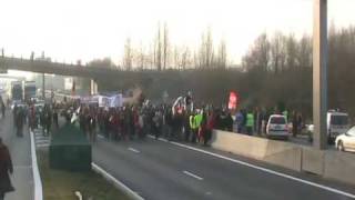 preview picture of video 'manifestation du 29 janvier à Avranches : blocus de l'A84'