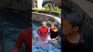 Download lagu Kolam Renang Baru Bego mp3