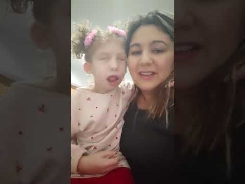 Osemročné kučeravé dievčatko Miška potrebuje našu pomoc