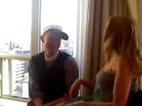 GILLIAN MCKEITH: Neil's Birthday (el cumpleaños de Neil)