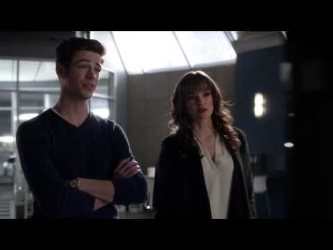 The Flash 2x12 Felicity Smoak Hacker