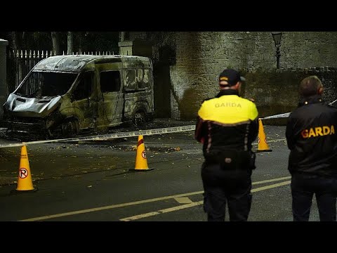 Polizei und Demonstrierende geraten vor Dubliner Asylzentrum aneinander