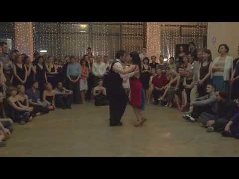  Mariela Sametband  and  Guillermo Barrionuevo  are  dancing  to  a  vals