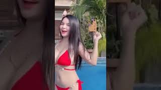 GAROTA PEITUDA DANÇANDO NA PISINA#SHORTS