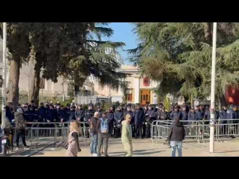 PS rrëzon SPAK-un, shpërndahen protestuesit. Berisha mbyll protestën: Rama vulosi sot fatin e tij