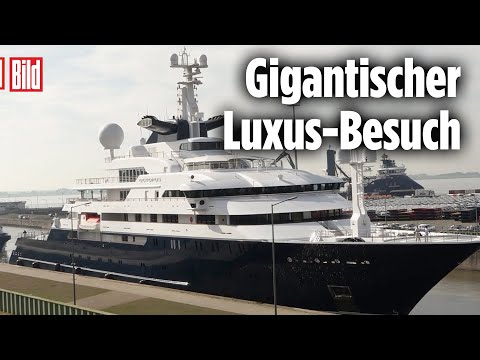 Mega-Jacht „Octopus“ in deutschem Hafen