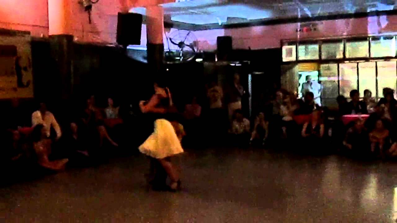 FABIAN PERALTA Y JOSEFINA BERMUDEZ - EXHIBICION DE TANGO EN VIVA LA PEPA - VILLA MALCOLM