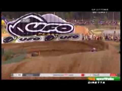 WHIPRIDERS's CULT: Antonio Cairoli passes Clement Desalle