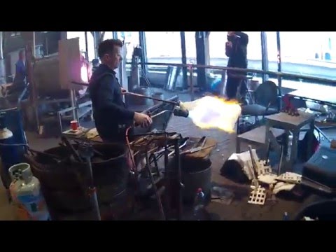 De glasblazerij glassblowing plastermould