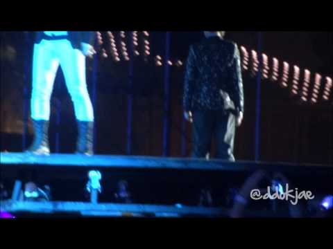 121123 SMT SG - Open Arms (Onew + Baekhyun Focus)