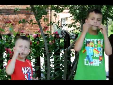 Губна гармоніка із стіків для морозива