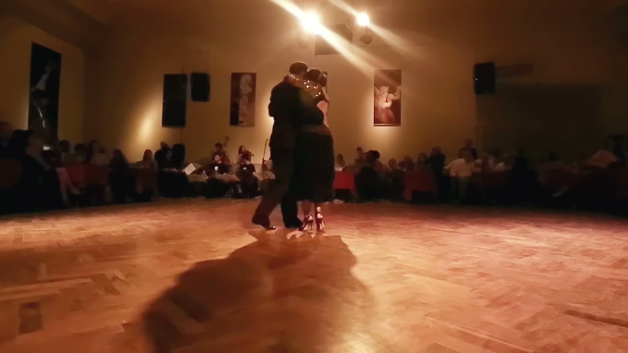 Barbara Ferreyra y Agustin Agnez- Milonga La Espuela en Vivo con Orq. Los Herederos del Compas