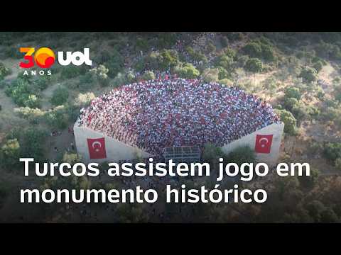 Turcos acompanham estreia na Copa do Mundo em monumentos históricos; veja vídeos