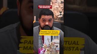 Deus não divide adoração e está acima de tudo - Padre faz ritual macabro em igreja católica