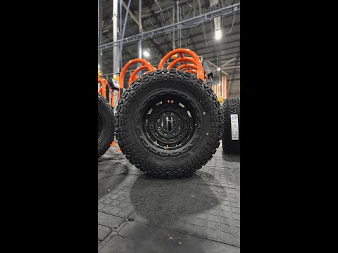 Vision Tactical 18x9.5 ✕ Kenda Klever R/T 33x12.5