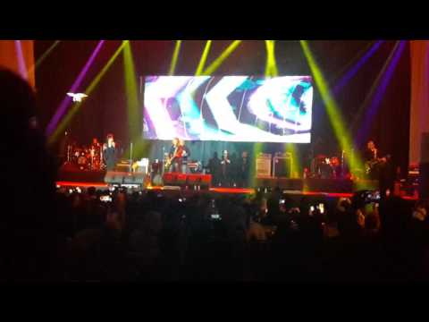 Konser mahadewa featuring ari lasso dan once mekel.