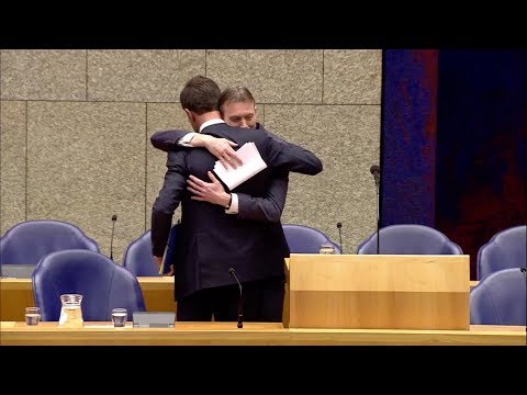 Ex-Minister Halbe Zijlstra in tranen tijdens zijn aftreden