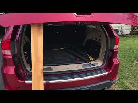 2013 Jeep GC, Replacing the tailgate lift support struts.