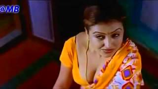 sexy aunty shoiwing to young boy - YouTube