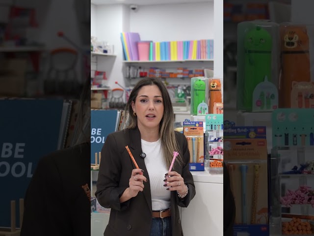 Vídeo relacionado con Legami - Estuche Super Kawaii con Pandas, Espacioso, con Capacidad para hasta 100 bolígrafos borrables, de Silicona Suave, 13 x 19 x 13 cm