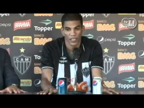Galo apresenta Leonardo Silva, que alfineta o Cruzeiro. Veja!