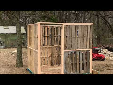 Building a shed out of pallets! | FREE! | Part 1