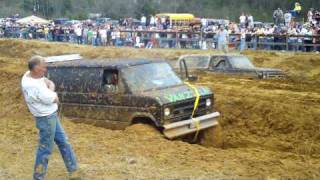 preview picture of video 'Good Friday Mud Bog in King William Va, 2009 (Vanzilla breaks front end)'