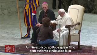 Papa e o menino argentino: livres diante de Deus como as crianças