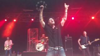 Gin Blossoms - &quot;Dead or Alive on the 405&quot; - LIVE