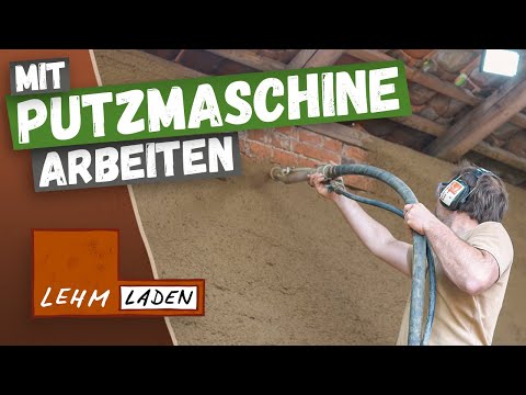 Lehm mit der Putzmaschine verputzen