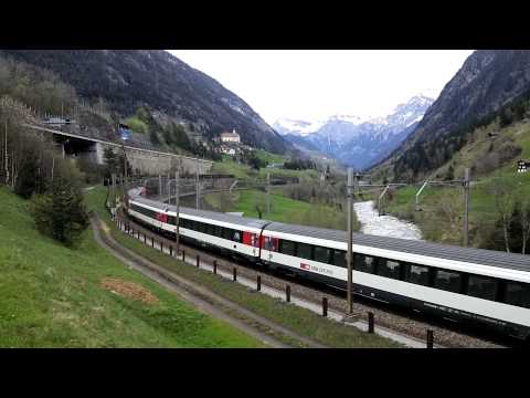 SBB Re 460 SBUCA DALLA GALLERIA DI WASSEN. (CH) 25 - 4 - 2015.