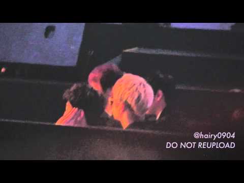 [HD Fancam] 111129 Beast Dongwoon Waving To Fans