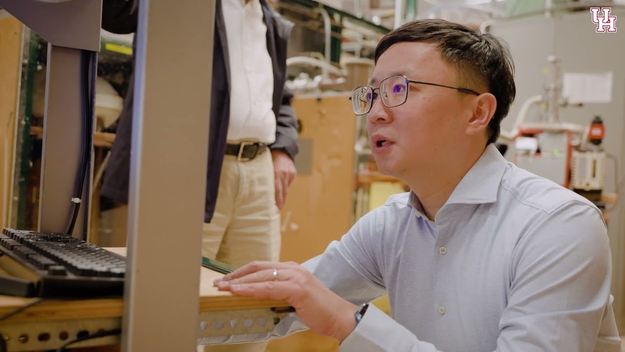 University of Houston Physicists Set New Superconductivity Temperature Record - YouTube