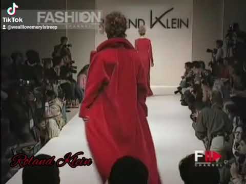 Tyra Banks On The Runway - Roland Klein Fall/Winter 1995