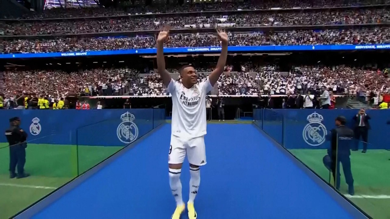 Kylian Mbappe welcomed by Real Madrid fans at packed Santiago Bernabeu Stadium 🏟️