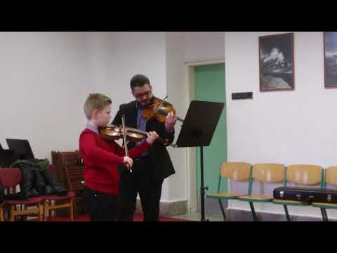 Téglás Botondnak (8) Ifj. Sárközi Lajos tart hegedűórát a Cziffra György Fesztiválon, Bp., 2019