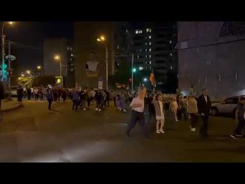 «Սասնա ծռերը» ծափերով դիմավորեցին ընդդիմության երթի մասնակիցներին