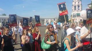 Акция "Бессмертный полк"  9 мая 2016 года в Ярославле. На времени 26.34 - мы с дочкой несем портреты своих героев