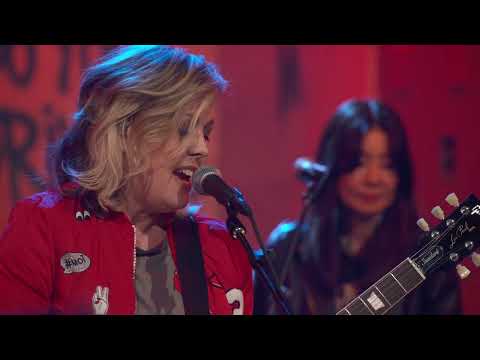 Sleater-Kinney - "Kids In America" (Everybody's Live With John Mulaney on Netflix)