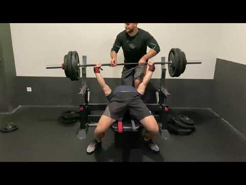 Bicie rekordu na ławie 120 kg x 7 waga 73 kg 17 lat