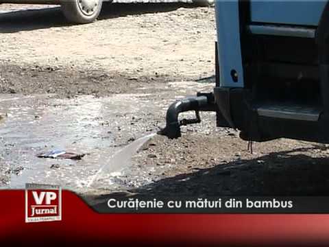 Curățenie cu mături din bambus
