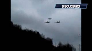 CHECK THIS OUT! Fighter Jets Escort Flying Saucer - AUG 14TH, 2011 *HD*